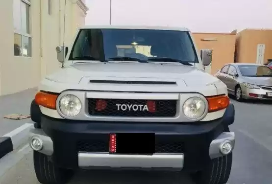 استفاده شده Toyota FJ Cruiser برای فروش که در دوحه #8219 - 1  image 